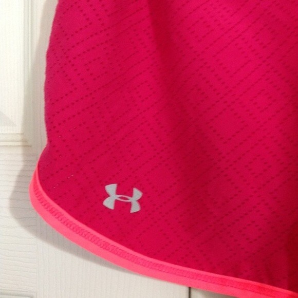 UNDER ARMOUR Size Small Pink Orange Running Shorts Athletic Running Laser Cut - Picture 2 of 5